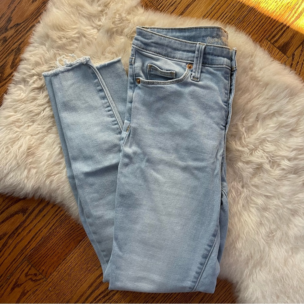 light wash skinny jeans